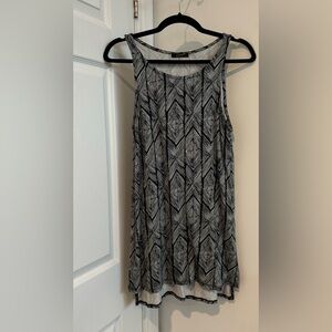 Dex Black and White Geometric sleeveless top